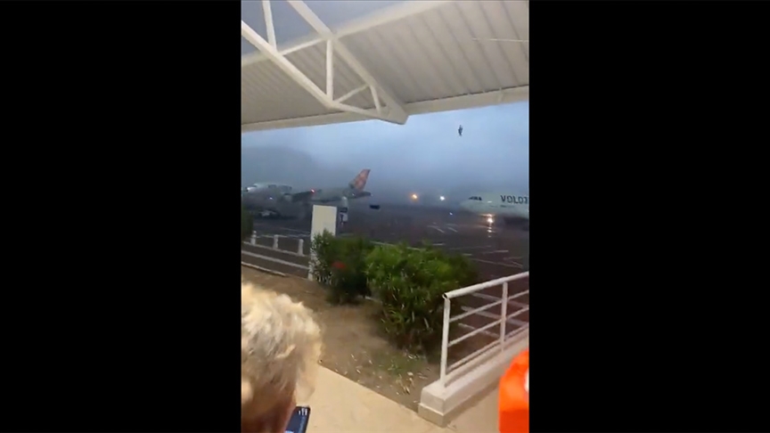 Fransa’da fırtına havalimanını birbirine kattı