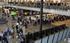 Amsterdam Schiphol Havalimanı yolcu sayısını azaltıyor