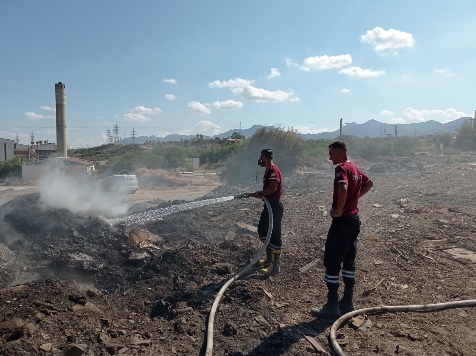 Çatalköy ve Esenetepe belediyelerine ait çöp toplama alanındaki yangınla ilgili soğutma çalışmaları sürüyor