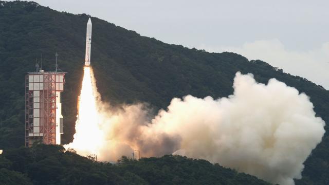 Japonya’nın Epsilon-6 tip roketi kendini imha etti