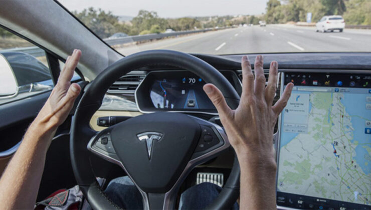 Tesla, tam otonom sürüş özelliğini herkese getiriyor!