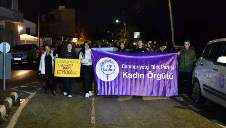 CTP Kadın Örgütü Kadına Yönelik Şiddetle Mücadele Günü dolayısıyla Cumhurbaşkanlığı önünde eylem yaptı
