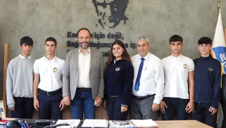 Bekirpaşa Lisesi öğrenci konseyi, İskele Belediye Başkanı Sadıkoğlu’nu ziyaret etti