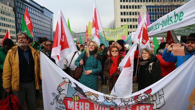 Brüksel’de toplanan Avrupalı sağlık çalışanları eylem yaptı