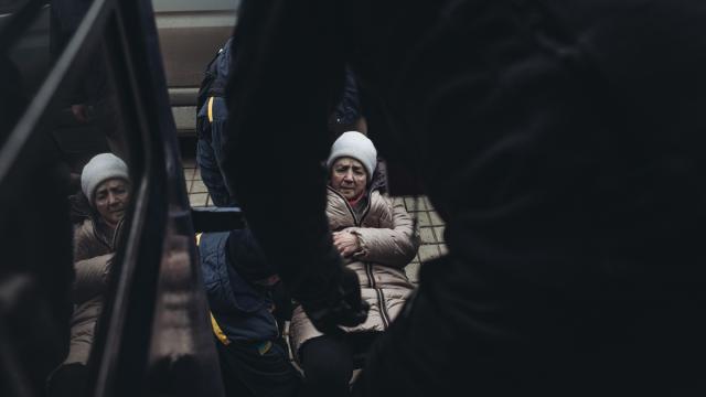 Rusya’nın füze saldırısı düzenlediği Kiev’de halk metro istasyonu ve otoparklara sığındı