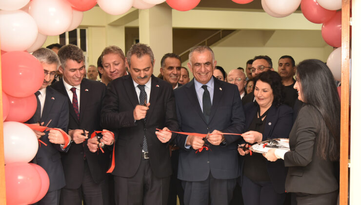 Lefkoşa Anadolu Üniversitesi Açık Öğretim Fakültesi’nde E-Sınav Merkezi açılışı yapıldı