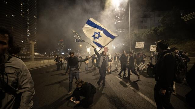 İsrailliler yargı düzenlemesine karşı yine sokaklara döküldü
