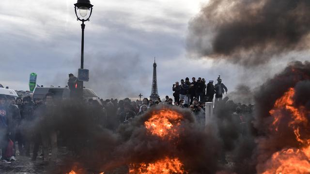 Fransa’da sokaklar karıştı: Emeklilik reformu protestolarında 120 gözaltı