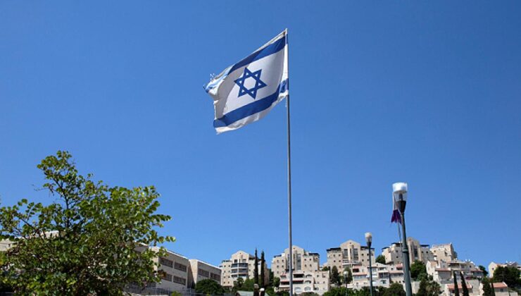 İsrail, Suriye’den topraklarına roketler atıldığını ve buna karşılık verdiğini duyurdu