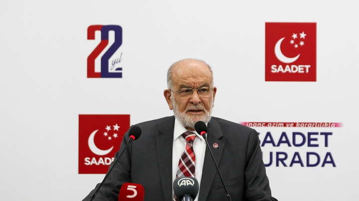 Karamollaoğlu: Türkiye, Ada’daki askeri varlığını daha da güçlendirmeli