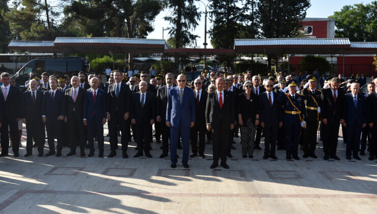 20 Temmuz Barış ve Özgürlük Bayramı kutlamaları çerçevesinde Lefkoşa’daki Atatürk Anıtı önünde tören düzenlendi