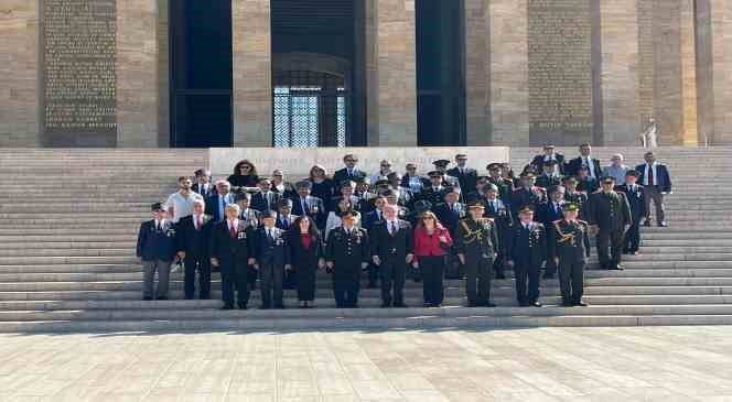 KKTC Ankara Büyükelçiliği, Barış ve Özgürlük Bayramı’nın 49’uncu yılında Anıtkabir’de