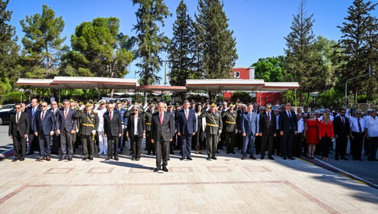 30 Ağustos Zafer Bayramı dolayısıyla Atatürk Anıtı’nda tören düzenlendi