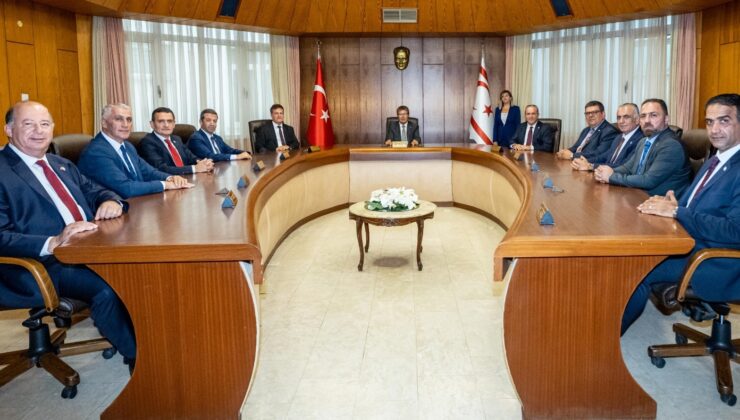 Bakanlar Kurulu, Başbakan Ünal Üstel başkanlığında toplandı.  Başbakanlıkta yer alan Bakanlar Kurulu toplantısı saat 18.15’te başladı.
