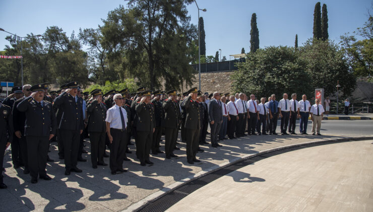 1 Ağustos Toplumsal Direniş Bayramı… Lefkoşa Şehitler Anıtı’nda tören düzenlendi