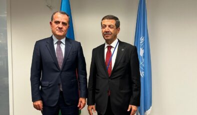 Dışişleri Bakanı Ertuğruloğlu, Azerbaycan Dışişleri Bakanı Bayramov ile görüştü