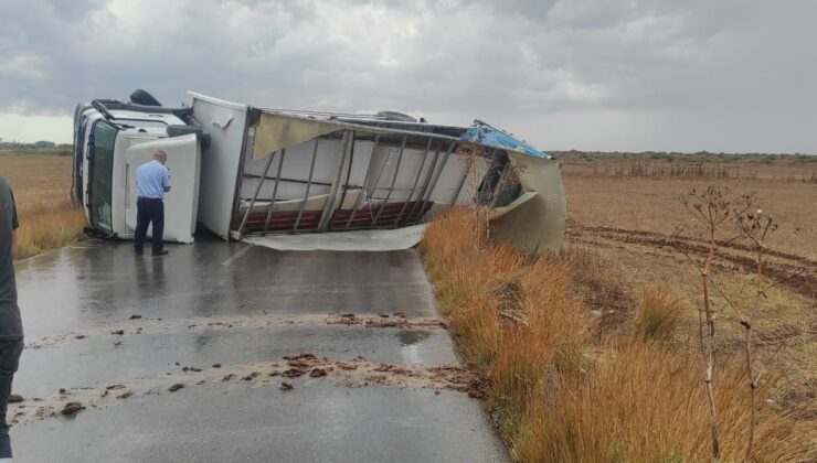 Mutluyaka’daki trafik kazasında 1 kişi yaralandı.. Yol trafiğe kapatıldı