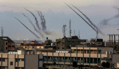 Abluka altındaki Gazze’den İsrail’e roketler fırlatıldı