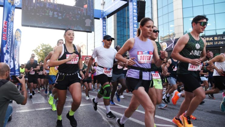 Ülker Lefkoşa Maratonu’nda 10 km koşusuna start verildi