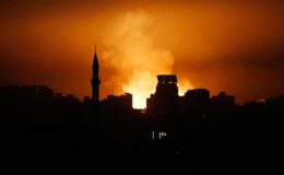İsrail Gazze’de camiyi vurdu