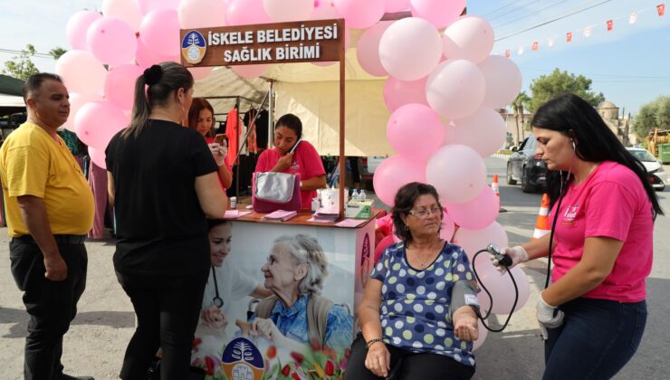 İskele Belediyesi Sağlık Birimi meme kanserine dikkat çeken broşürler dağıtıyor