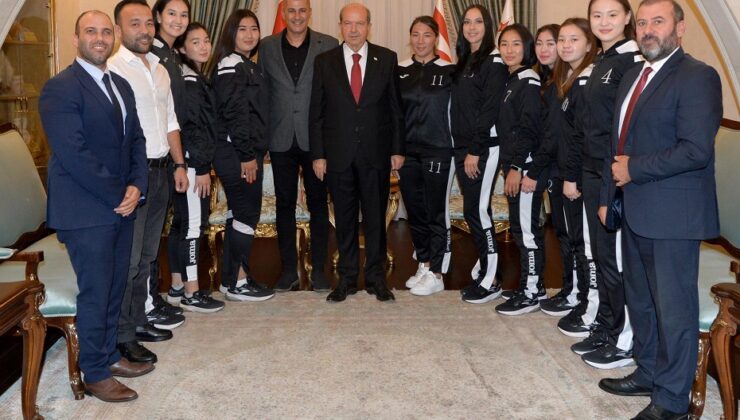 Cumhurbaşkanı Tatar, Kazakistan Astana Kadın Hentbol Takımı’nı kabul etti