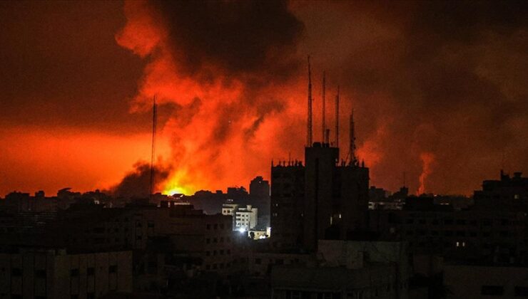 İsrail, saldırıların 22’nci gününde Gazze’yi yoğun bombardımana tuttu