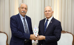 Töre Türk Dünyası Şiir Ödülünü Kazanan Öksüzoğlu’nu kabul etti