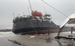 Türkiye’de sel ve fırtına sonucu dokuz kişi hayatını kaybetti, 11 denizci kayıp