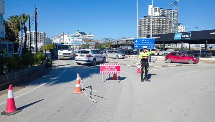 Sürücülerin dikkatine: Yol trafik akışına kapatıldı