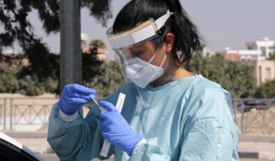 Güney Kıbrıs’ta koronavirüs dikey artışta