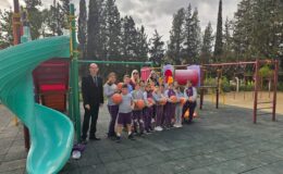 Girne Vatan Lions Kulübü, Lefke İstiklal İlkokulu’ndaki kauçuk zemini yeniledi