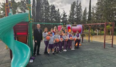 Girne Vatan Lions Kulübü, Lefke İstiklal İlkokulu’ndaki kauçuk zemini yeniledi