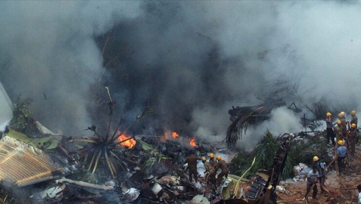 Afganistan’ın kuzeydoğusunda Hindistan’a ait yolcu uçağı düştü