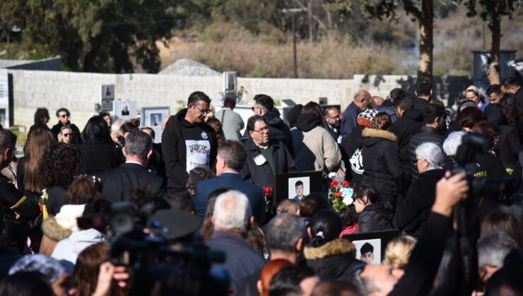 Asrın Felaketi’nin birinci yılı… Şampiyon Melekler kabirleri başında anıldı