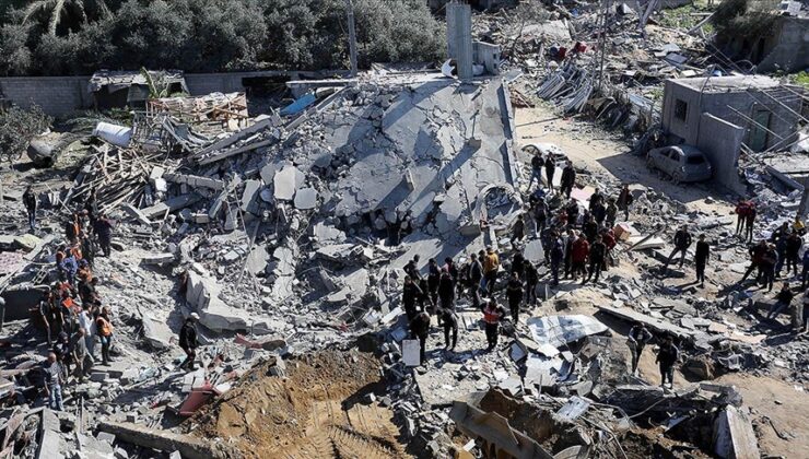 İsrail 135 gündür Gazze Şeridi’ni hava, kara ve denizden bombalamaya devam ediyor