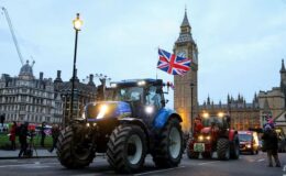İngiltere’de çiftçiler hükümetin tarım politikalarını protesto etti