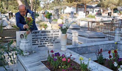 Cumhurbaşkanı Tatar, Lefkoşa Kabristanlığındaki yakınlarının mezarlarını ziyaret etti