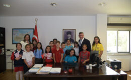 TC Lefkoşa Büyükelçisi Feyzioğlu 23 Nisan çocuk heyetini kabul etti