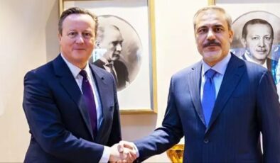 TC Dışişleri Bakanı Fidan, Brüksel’de İngiliz mevkidaşı Cameron’la görüştü