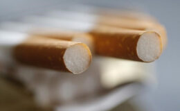 İngiltere’de 2009 sonrası doğanların ömür boyu sigara alamamasını öngören yasa Avam Kamarasında onaylandı