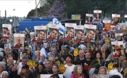 İsrail’de on binlerce kişi, esir takası ve ateşkes talebiyle Meclis önünde gösteri düzenledi