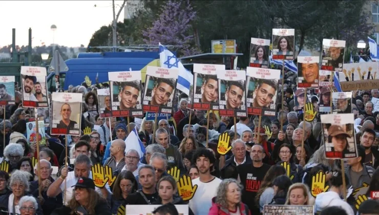 İsrail’de on binlerce kişi, esir takası ve ateşkes talebiyle Meclis önünde gösteri düzenledi