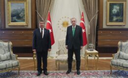 Başbakan Üstel, TC Cumhurbaşkanı Erdoğan’la telefonda görüştü, bayramını kutladı