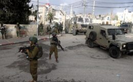 İsrail Batı Şeria’da pek çok kente baskın düzenledi