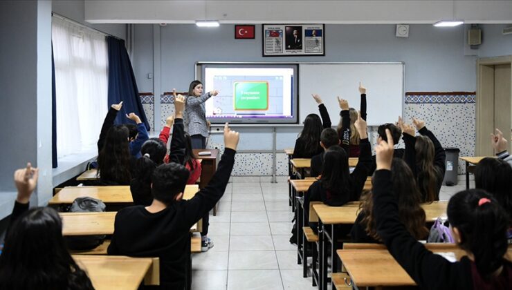 “Kıbrıs sorunu” da Türkiye’de yeni müfredatta…