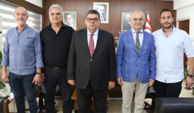 Maliye Bakanı Berova, Kıbrıs Türk Armatörler Birliği heyetini kabul etti
