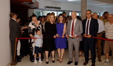 Sibel Tatar, Lefkoşa Anadolu Güzel Sanatlar Lisesi’nin düzenlediği serginin açılışını yaptı