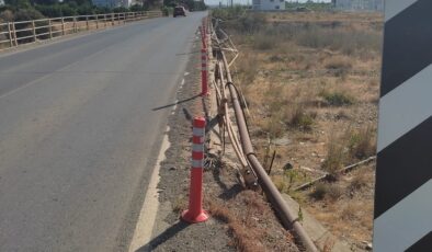 Gaziverenliler, korkulukları hasarlı olduğu için güvenlik sorunu bulunan anayoldaki köprünün acilen tamir edilmesini istiyor…