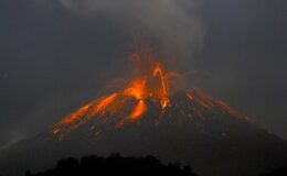 İtalya’da Etna’dan sonra Stromboli Yanardağı da faaliyete geçti
